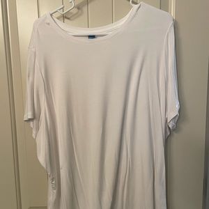 Old Navy white tee